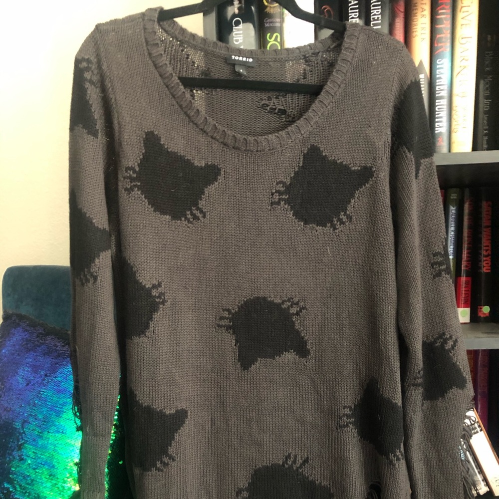 Torrid size 1 distressed cat sweater so soft NWOT